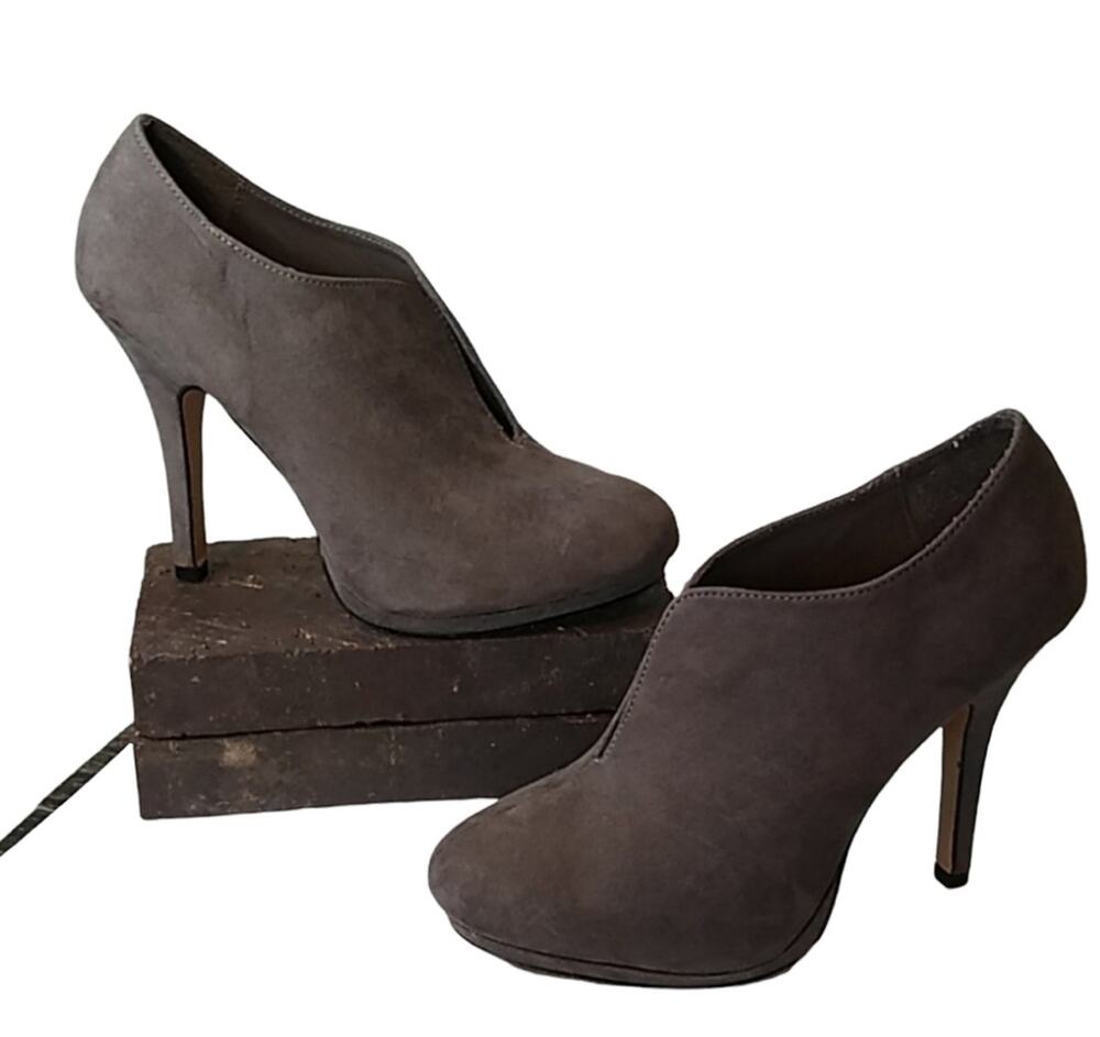 Apt 9 SZ 7 Heeled Ankle Boots Grey Faux Suede 4.5 Inch Mob Wife